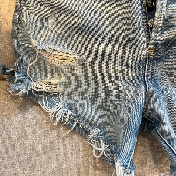 Agolde Parker Cut Off Shorts in Swampeet - Picture 4 of 9